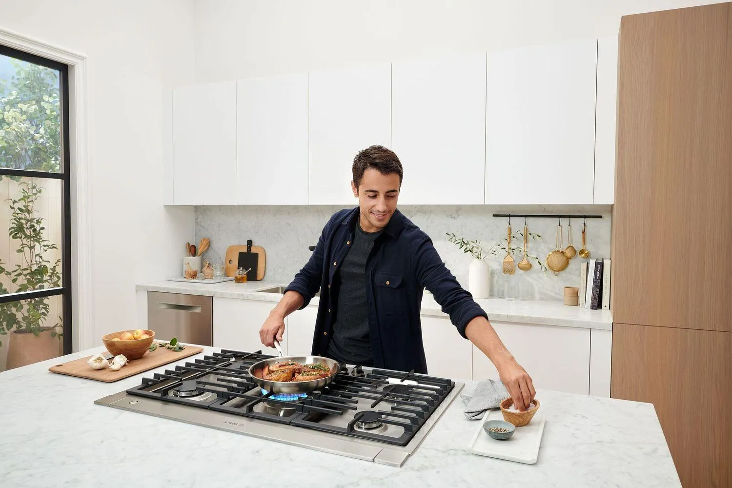 Bosch  800 Series Gas Cooktop 36'' Stainless Steel Ngm8658Uc