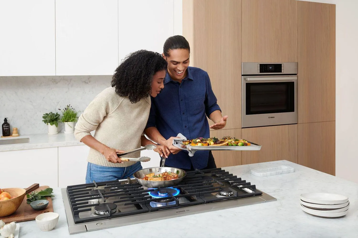 Bosch  800 Series Gas Cooktop 36'' Stainless Steel Ngm8658Uc