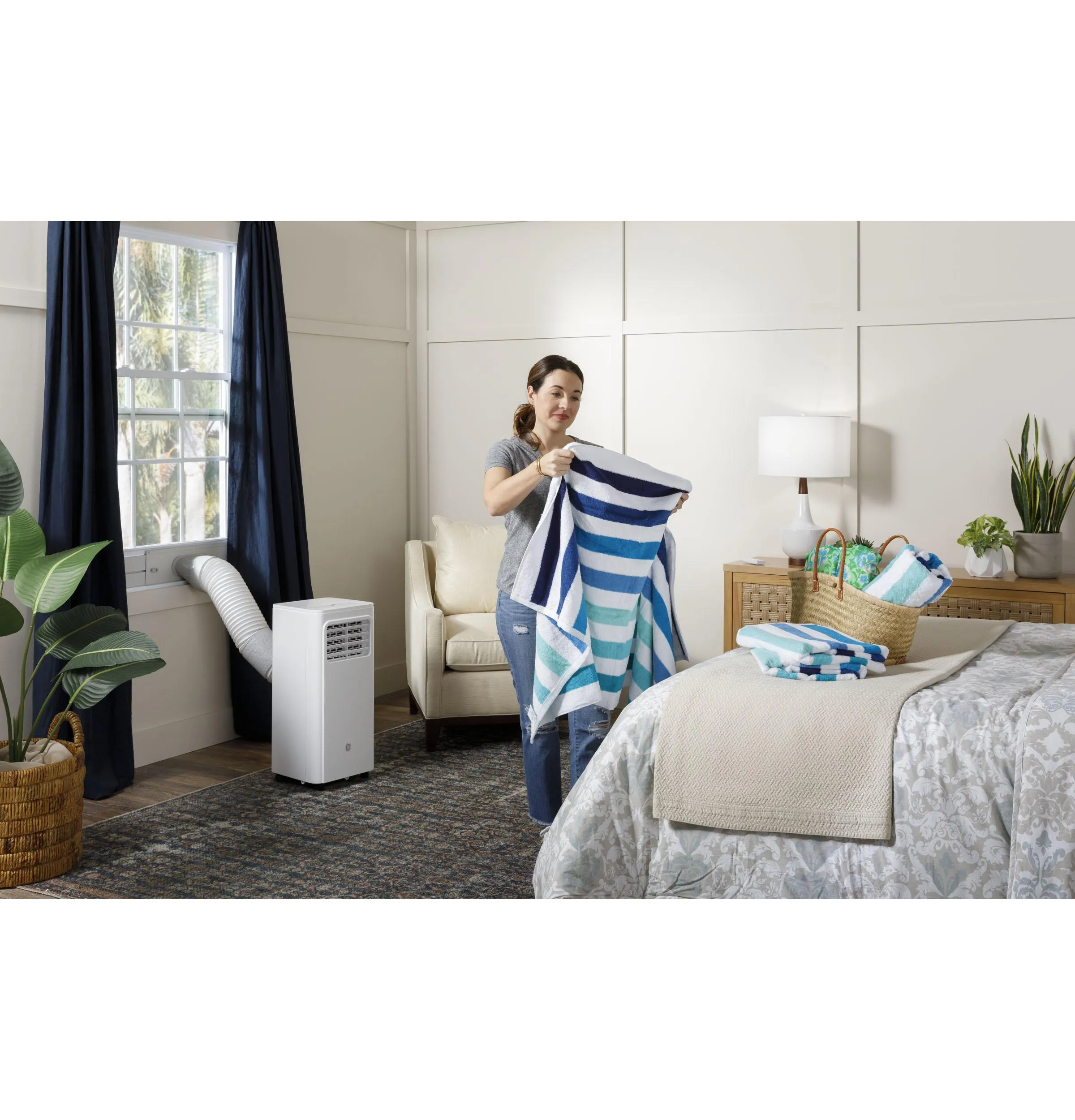 Ge Appliances APFA08YBMW Ge 8.000 Btu Portable Air Conditioner For Small Rooms Up To 150 Sq Ft. (5.300 Btu Sacc)