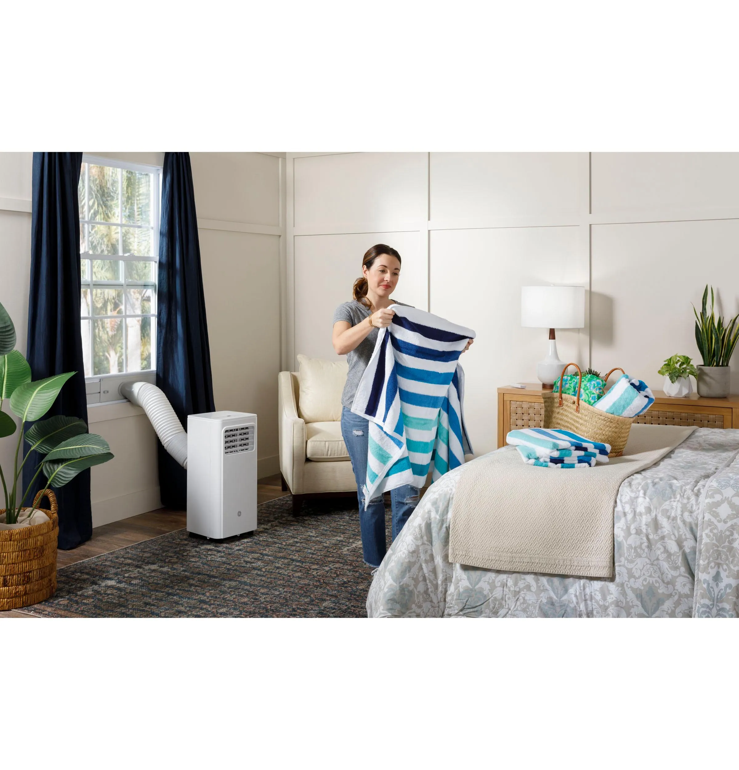 Ge Appliances APMS06BWF Ge 6.000 Btu Doe Portable Air Conditioner For Small Rooms Up To 250 Sq. Ft.