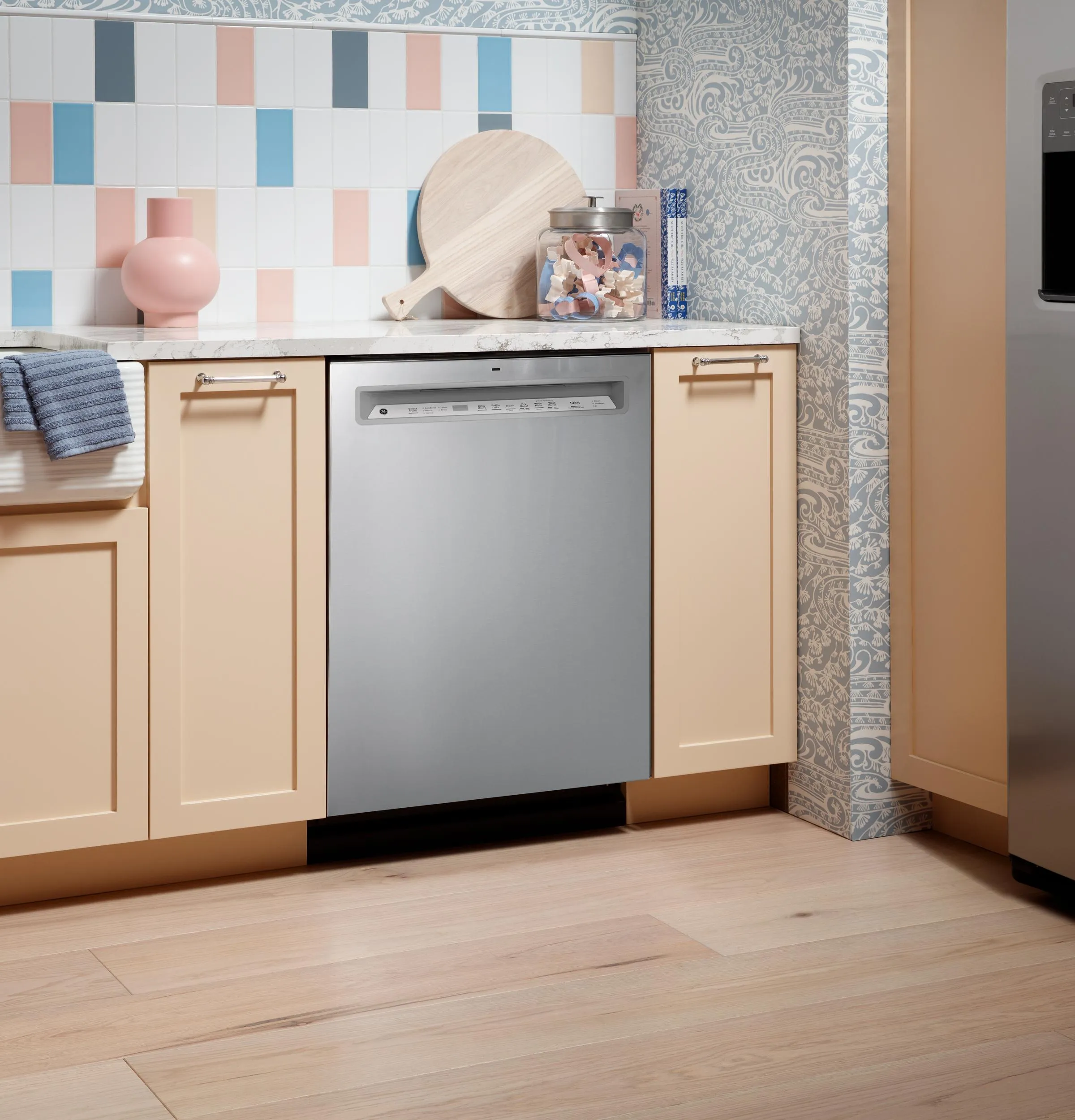 Ge Appliances GDF650SMVES Ge Front Control With Stainless Steel Interior Dishwasher With Sanitize Cycle
