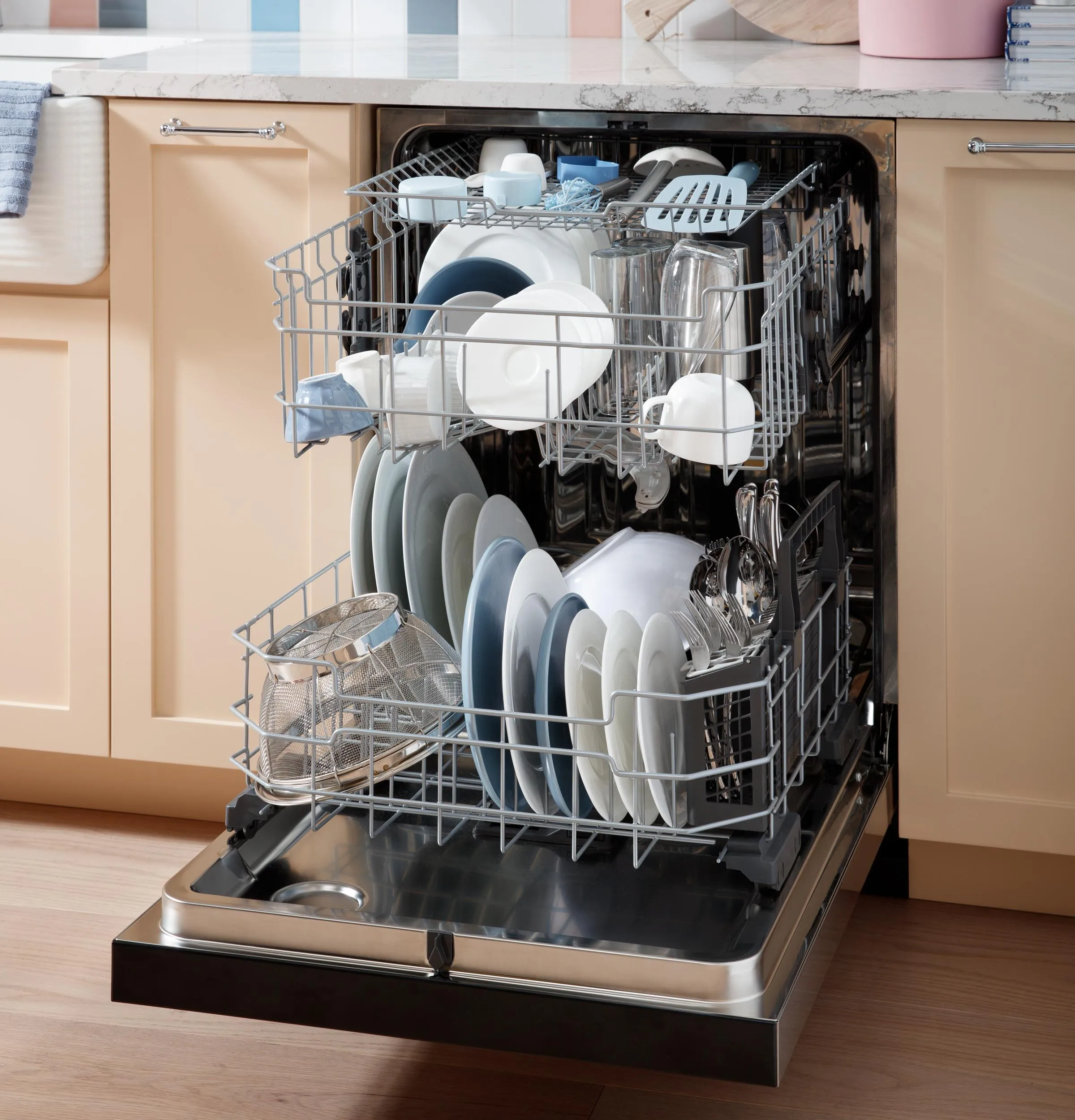 Ge Appliances GDF650SMVES Ge Front Control With Stainless Steel Interior Dishwasher With Sanitize Cycle