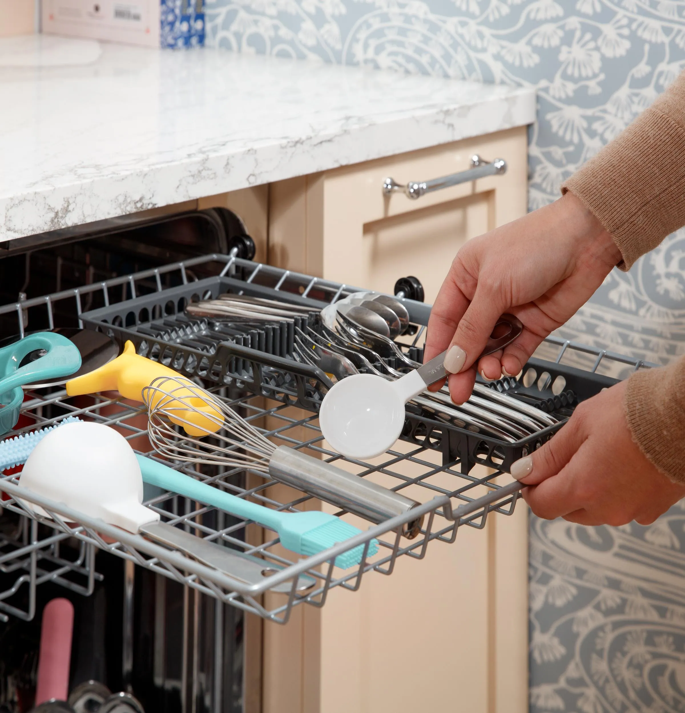 Ge Appliances GDP670SMVES Ge Fingerprint Resistant Top Control With Stainless Steel Interior Dishwasher With Sanitize Cycle