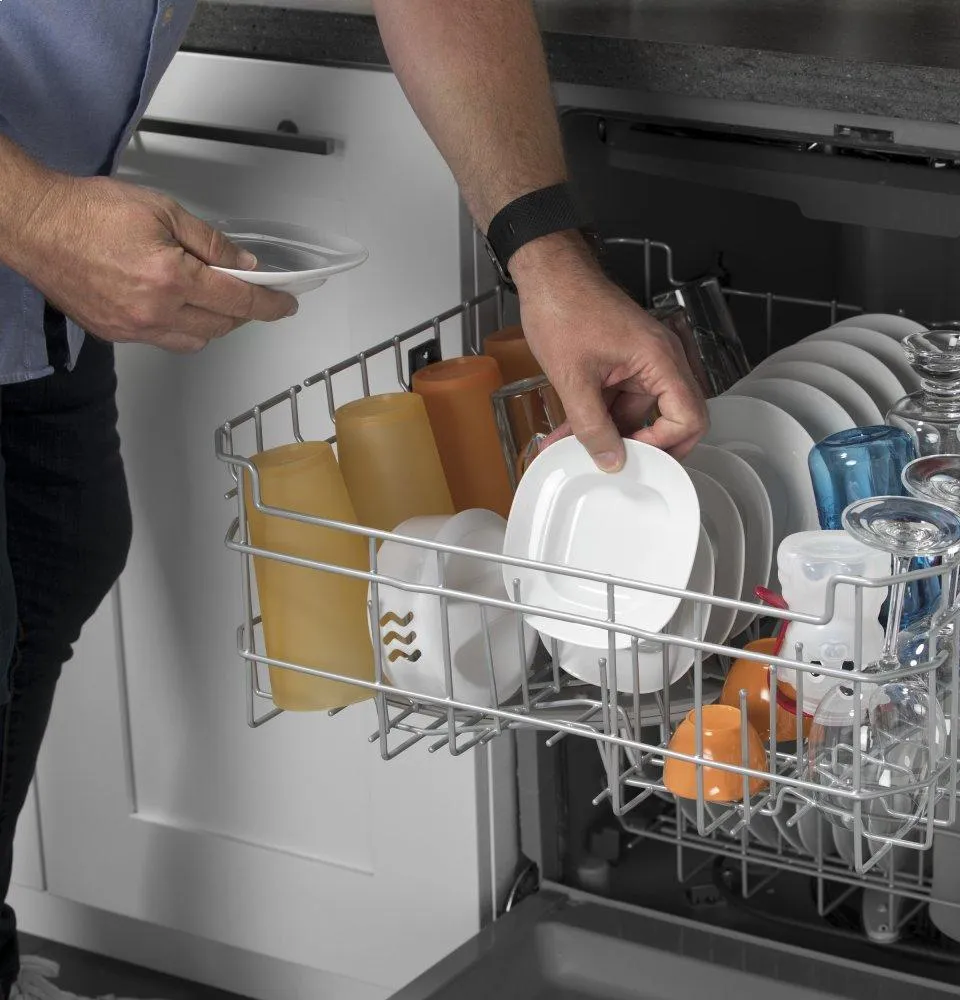 Ge Appliances GDT630PYMFS Ge Fingerprint Resistant Top Control With Plastic Interior Dishwasher With Sanitize Cycle & Dry Boost