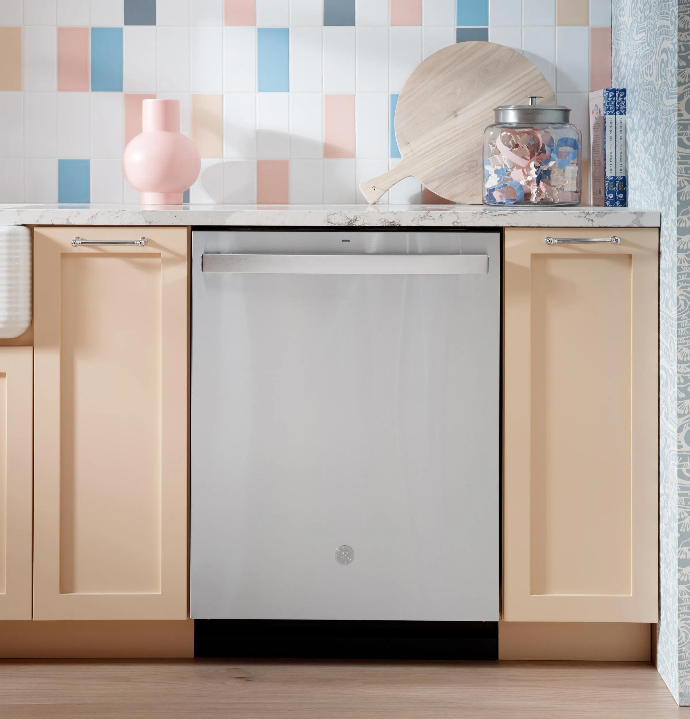 Ge Appliances GDT670SGVWW Ge Top Control With Stainless Steel Interior Dishwasher With Sanitize Cycle