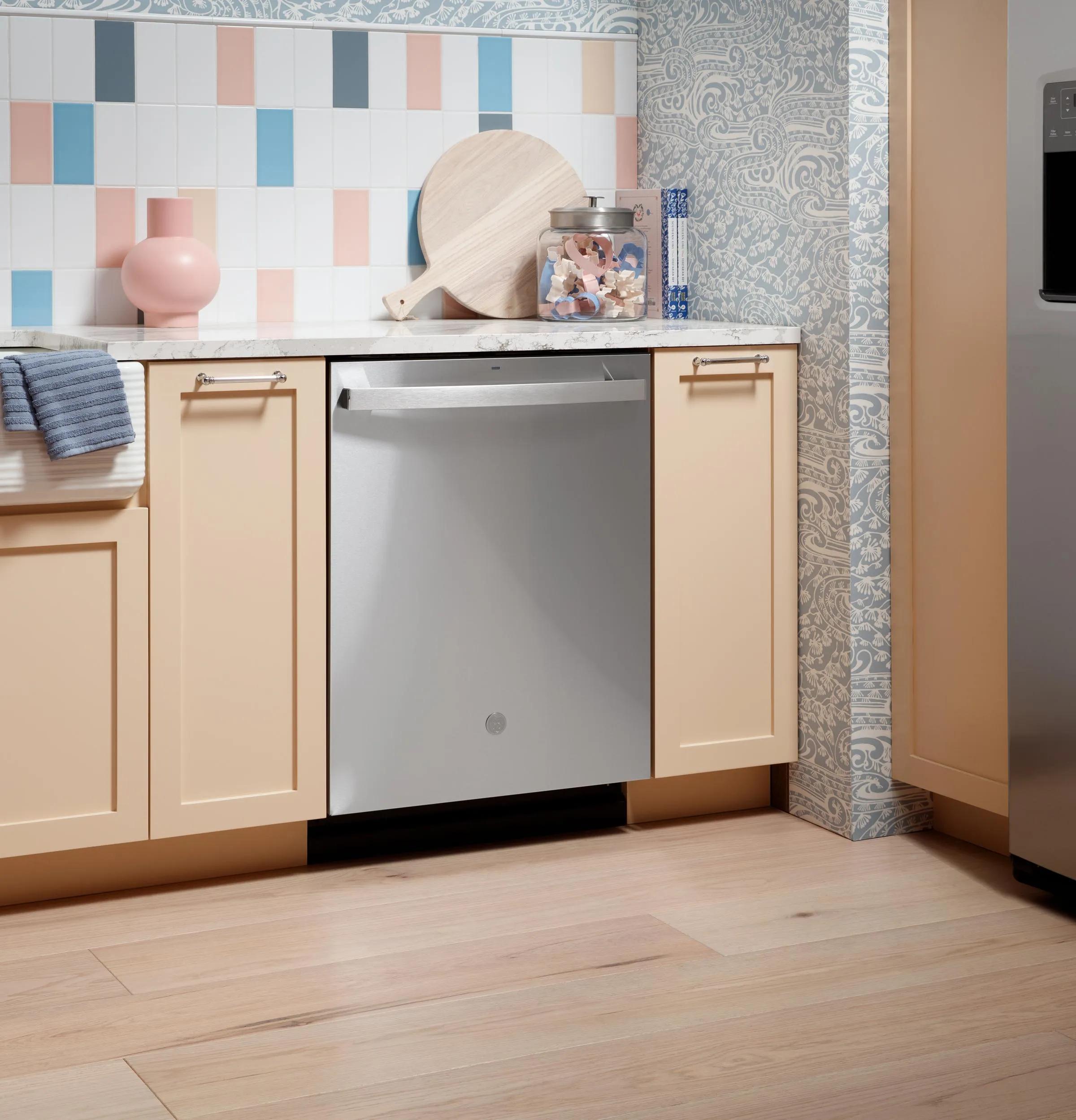 Ge Appliances GDT670SGVWW Ge Top Control With Stainless Steel Interior Dishwasher With Sanitize Cycle