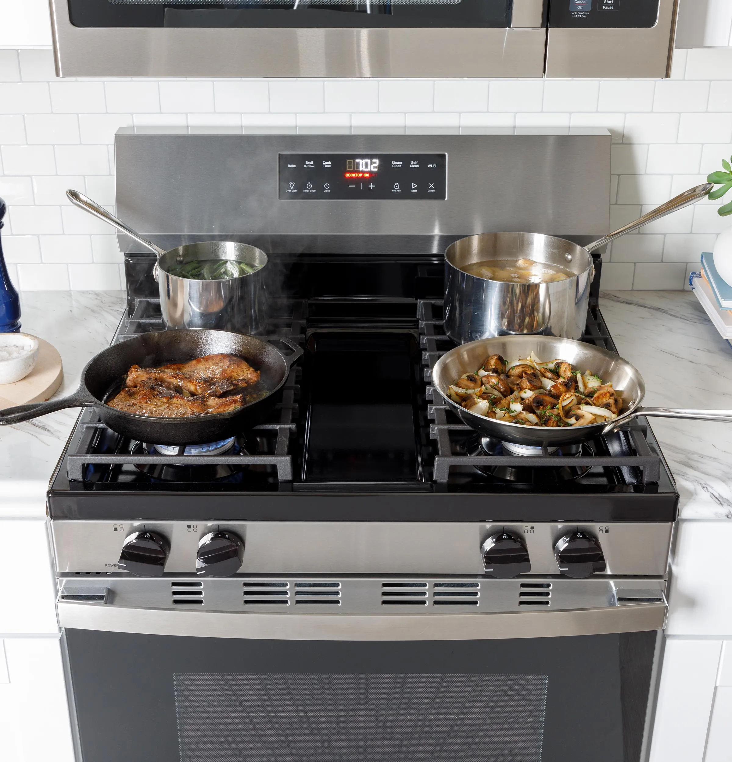 Ge Appliances GGF400PVWW Ge 30 Free-Standing Gas Range