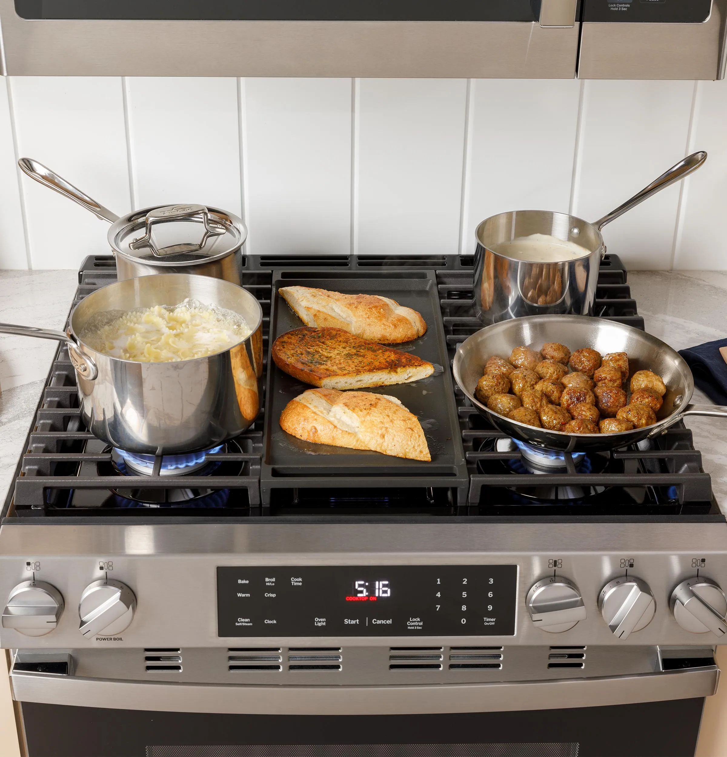 Ge Appliances GGF500PVSS Ge 30 Free-Standing Gas Range With Crisp Mode