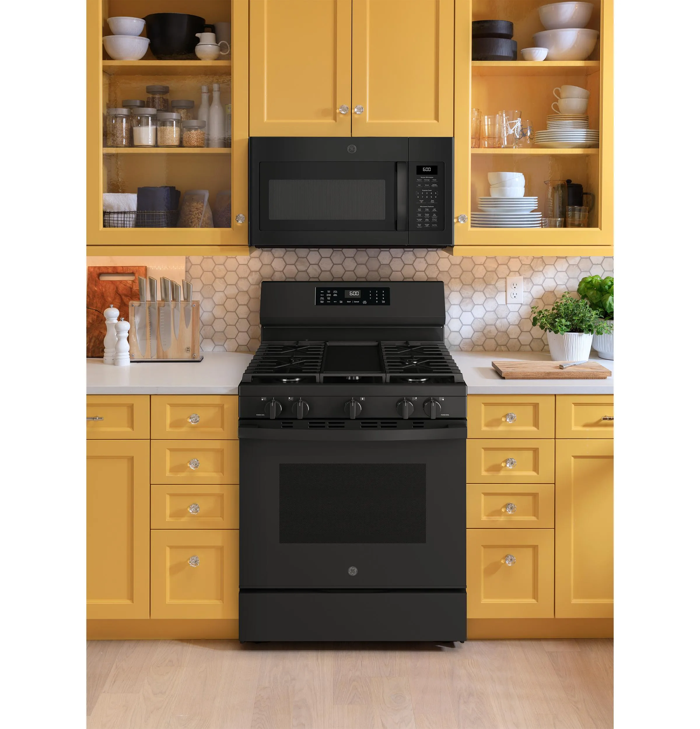 Ge Appliances GGF600AVBB Ge 30 Free-Standing Gas Convection Range With No Preheat Air Fry And Easywash&#8482; Oven Tray