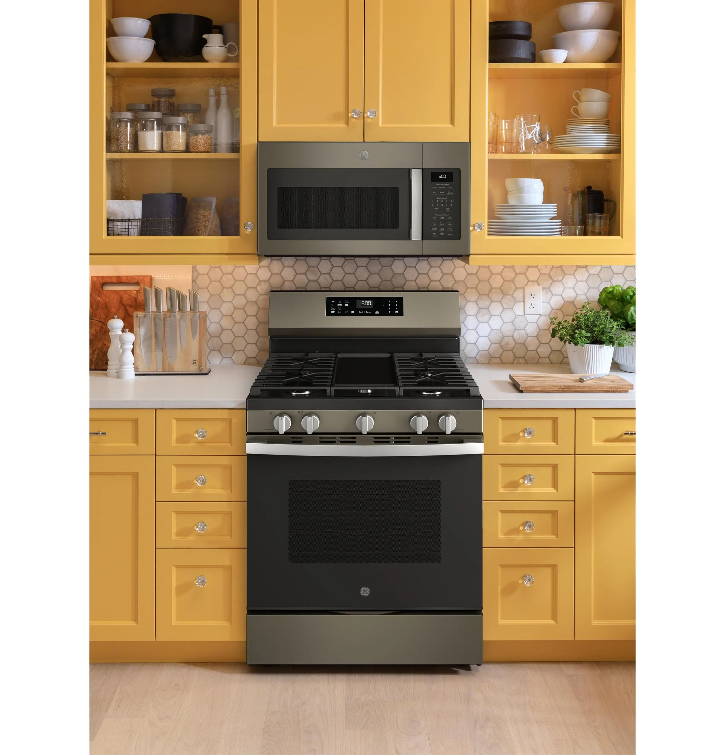 Ge Appliances GGF600AVES Ge 30 Free-Standing Gas Convection Range With No Preheat Air Fry And Easywash&#8482; Oven Tray