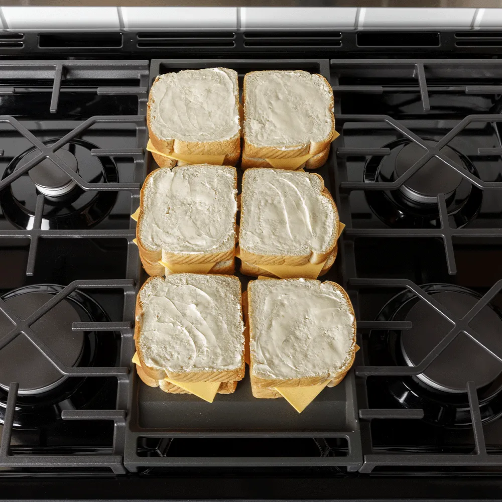 Ge Appliances GGF600AVES Ge 30 Free-Standing Gas Convection Range With No Preheat Air Fry And Easywash&#8482; Oven Tray