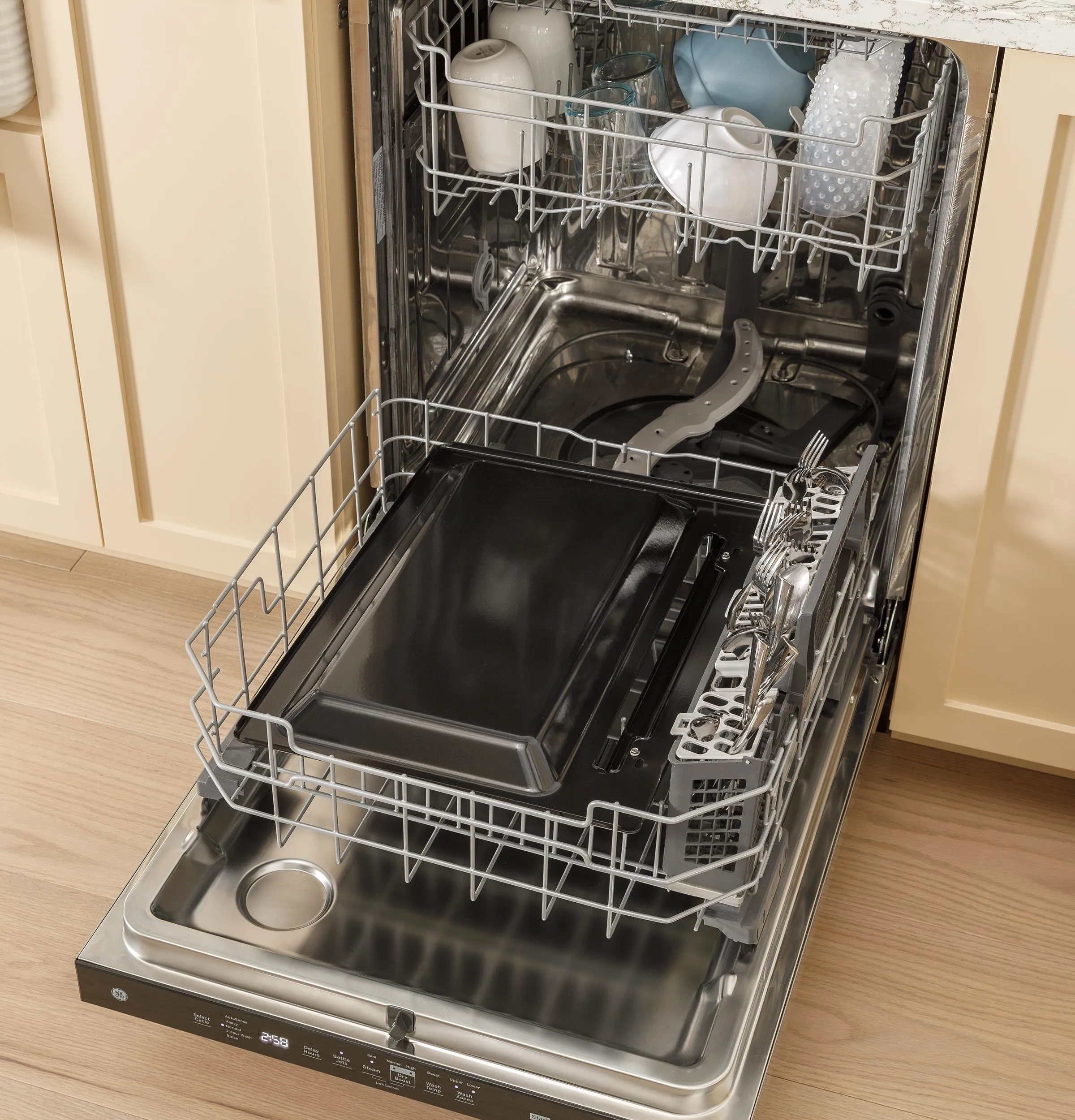 Ge Appliances GGF600AVES Ge 30 Free-Standing Gas Convection Range With No Preheat Air Fry And Easywash&#8482; Oven Tray