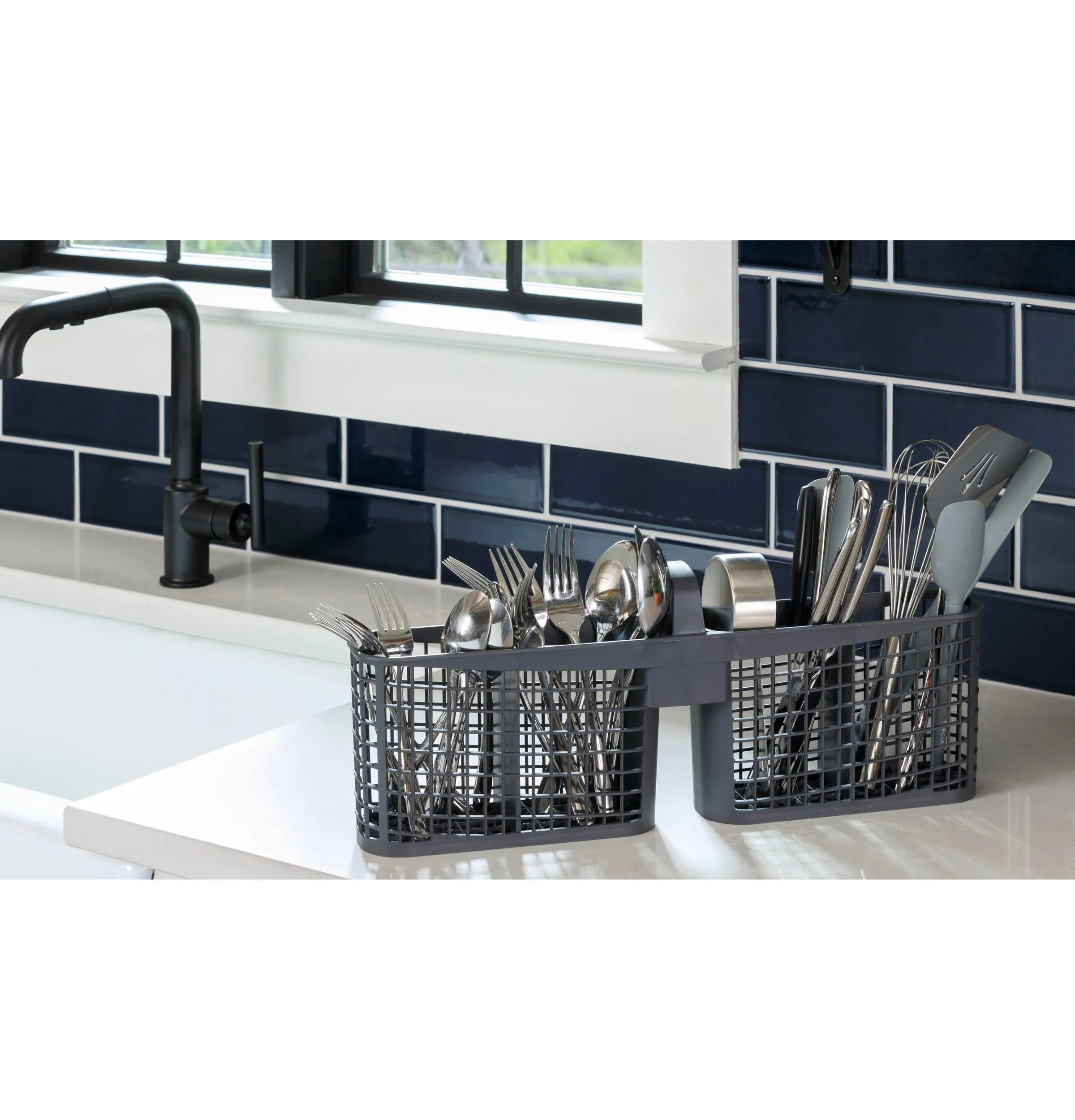Hotpoint HDF310PGRWW Hotpoint One Button Dishwasher With Plastic Interior