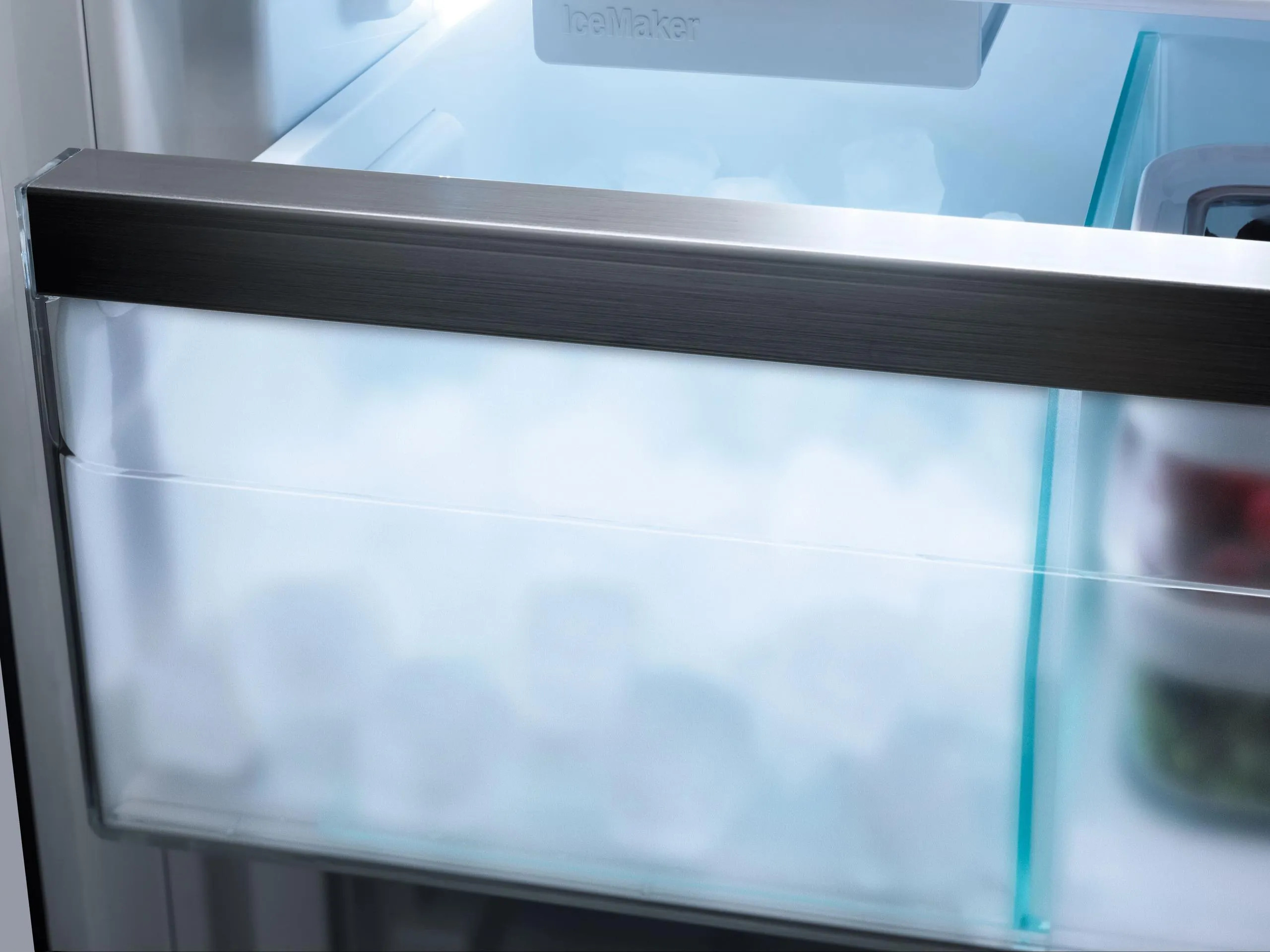 Miele KFN 4799 DDENA STAINLESS STEEL Kfn 4799 Dde Na - Freestanding Fridge-Freezer With Dailyfresh. Nofrost. And Icemaker For Fresh Ice Cubes Any Time.