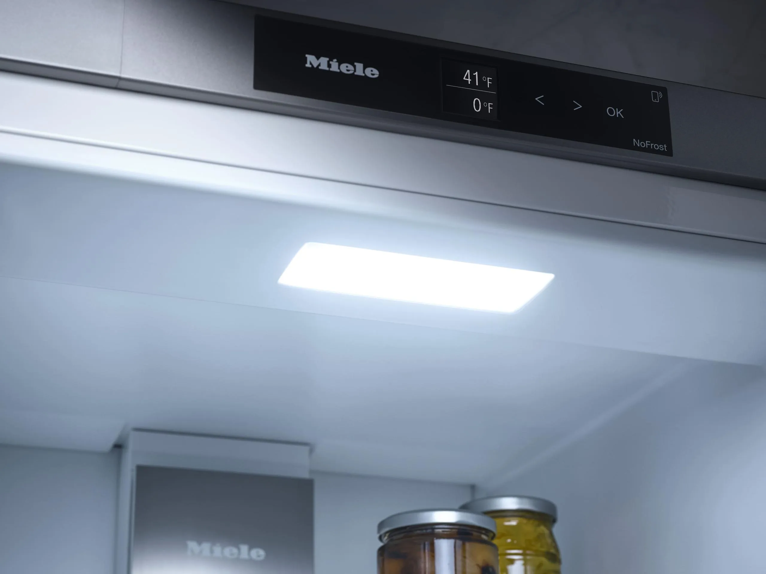 Miele KFN 4799 DDENA STAINLESS STEEL Kfn 4799 Dde Na - Freestanding Fridge-Freezer With Dailyfresh. Nofrost. And Icemaker For Fresh Ice Cubes Any Time.