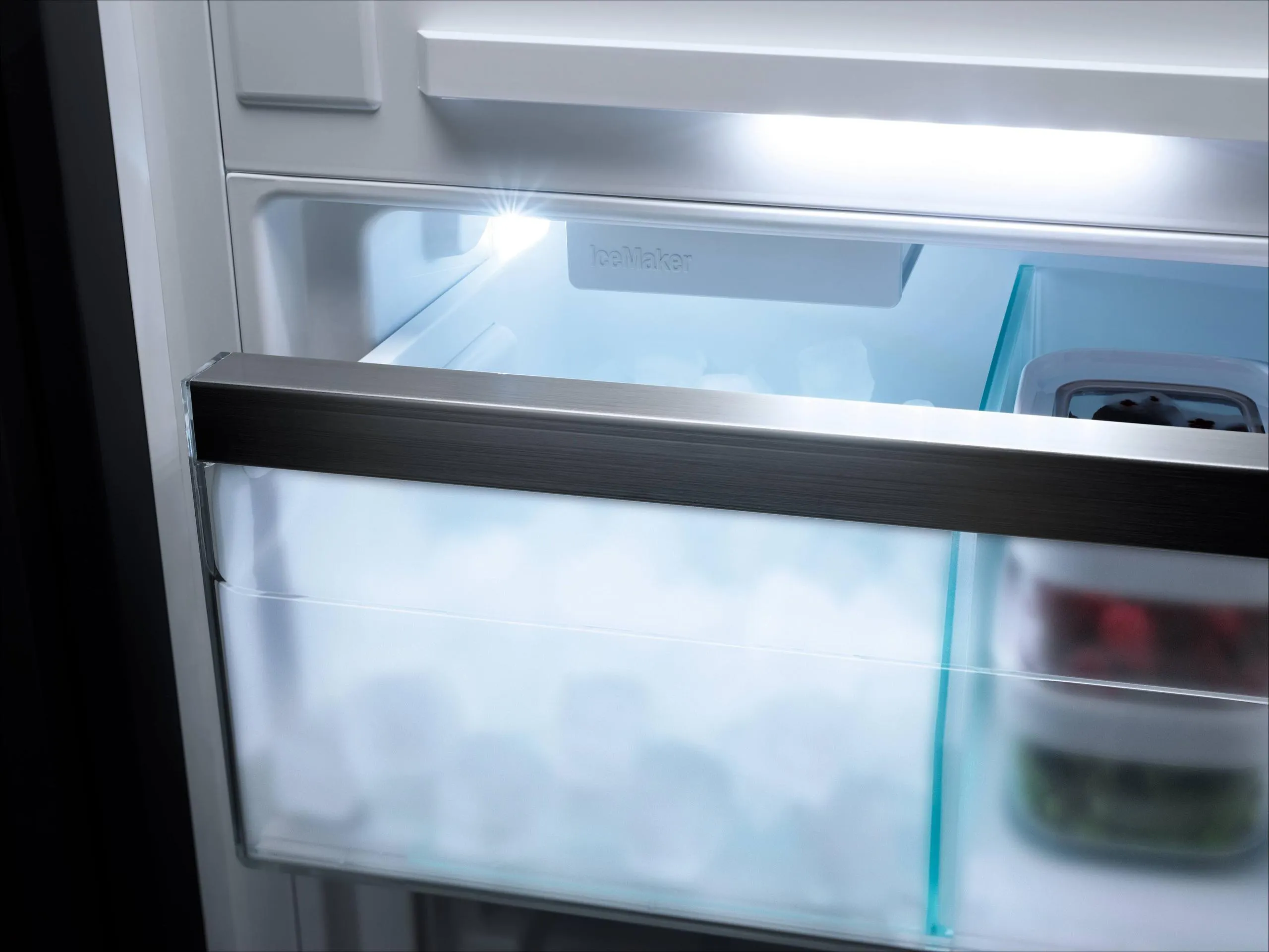 Miele KFN7795D Kfn 7795 D - Perfectcool Fridge-Freezer Perfectfresh Active. Dynacool. And Icemaker For Outstanding Appearance.