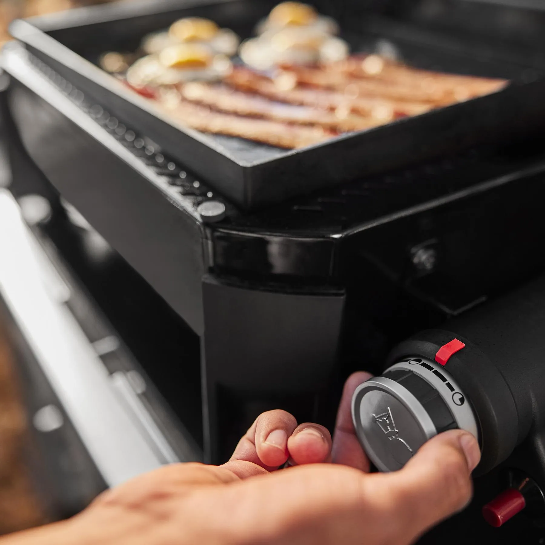 Weber 1500012 Weber Traveler 17 Portable Griddle - Black