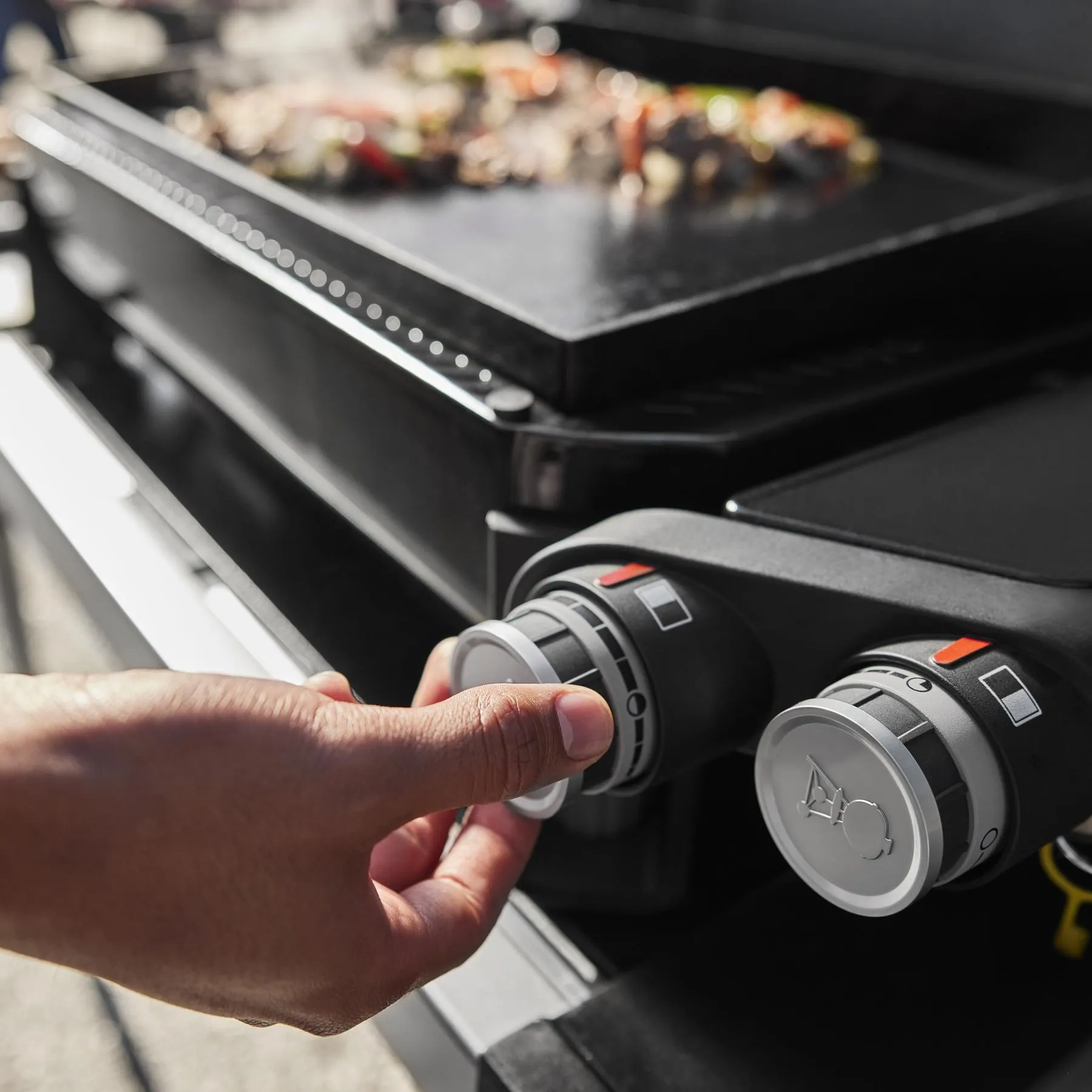 Weber 1500213 Weber Traveler 22 Portable Griddle - Black